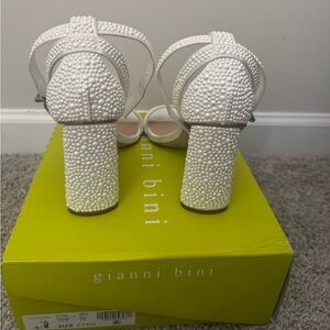 Bridal Pearl Heels – Gianni Bini White Block Heel Sandals Size 7M